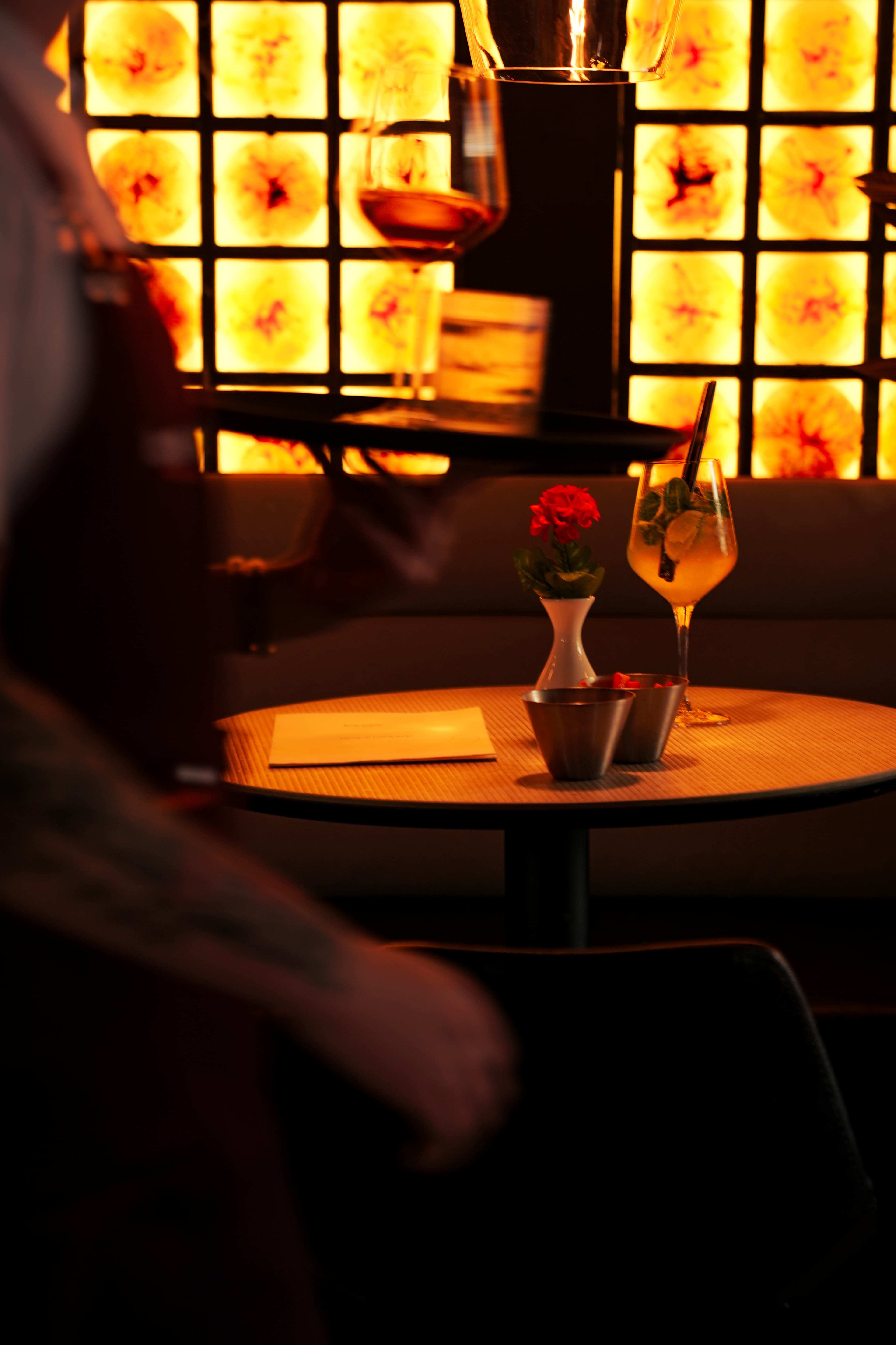 Large Bar — media 1